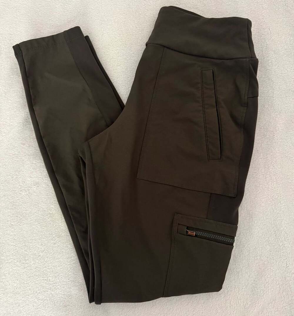 Athleta Headlands Hybrid Cargo Size 6